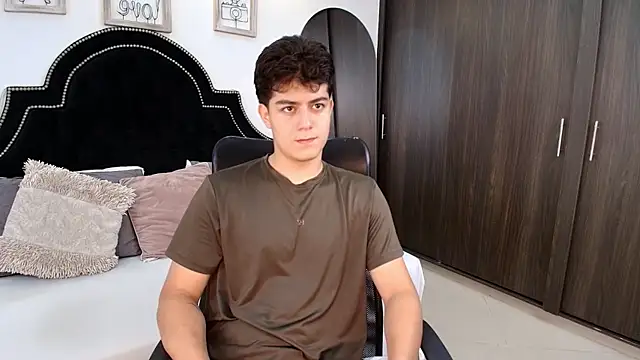 MaxxiCruz online show from 09.18.25