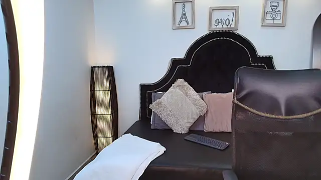 MaxxiCruz online show from 09.20.25