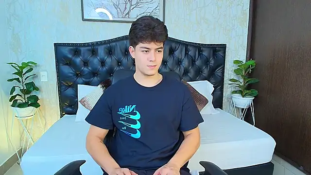 MaxxiCruz online show from 10.03.25