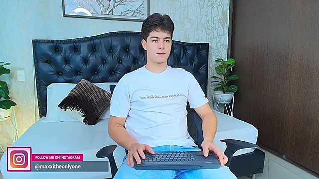 MaxxiCruz online show from 10.04.25