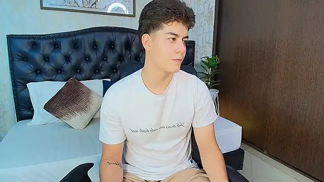 MaxxiCruz online show from 10.15.25