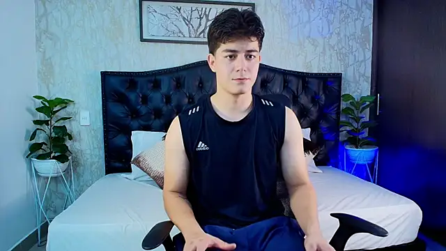 MaxxiCruz online show from 10.25.25