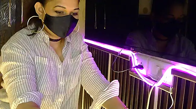 Snapshot of fabdemira chatting on 01.21.25 fabdemira online show from 01.21.25