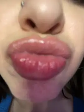 Snapshot of EllyBigTits chatting on 02.19.25 EllyBigTits online show from 02.19.25