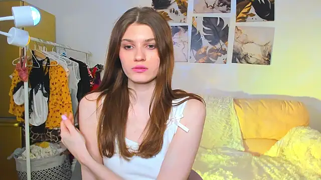 Hello Vivienne online show from 12.04.24