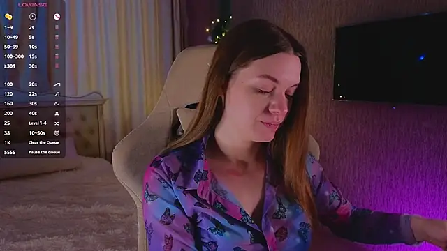 Lovella Lips online show from 12.23.24