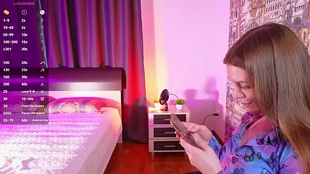 Lovella Lips online show from 02.07.25