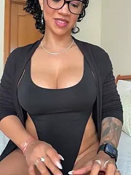 Snapshot of soli-lov chatting on 02.05.25 soli-lov online show from 02.05.25