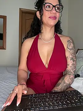 Snapshot of soli-lov chatting on 02.14.25 soli-lov online show from 02.14.25