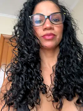 Snapshot of soli-lov chatting on 10.30.25 soli-lov online show from 10.30.25