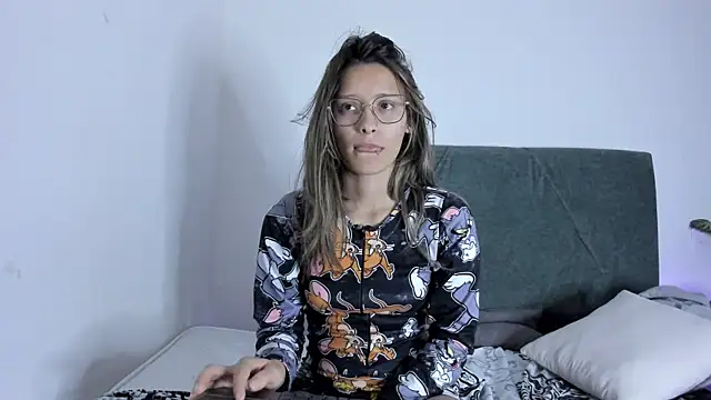 Gabby and Alice online show from 02.03.25