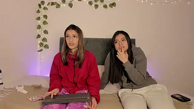 Gabby and Alice online show from 03.15.25
