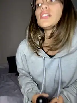 Gabby and Alice online show from 10.04.25