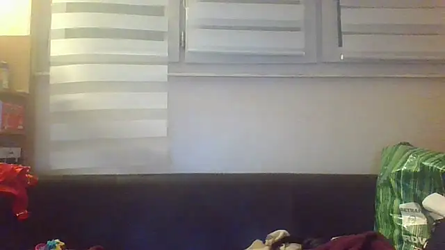 Snapshot of unejeunebrat81 chatting on 01.18.25 unejeunebrat81 online show from 01.18.25