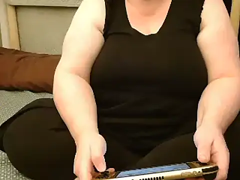 Snapshot of MarthaBriest chatting on 12.17.24 MarthaBriest online show from 12.17.24