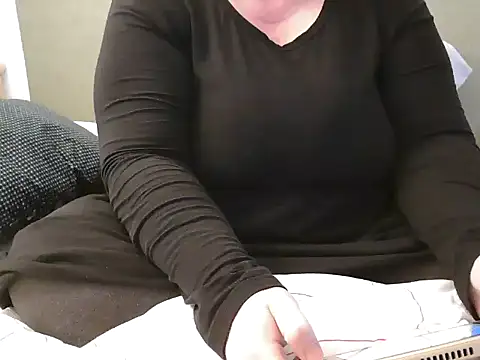 Snapshot of MarthaBriest chatting on 01.23.25 MarthaBriest online show from 01.23.25