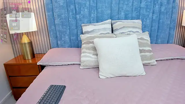 pretty sunlight  online show from 10.25.25