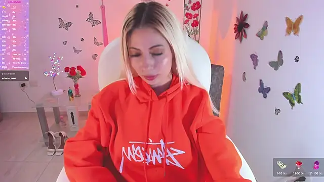 Snapshot of melody_starr chatting on 01.04.25 melody starr online show from 01.04.25