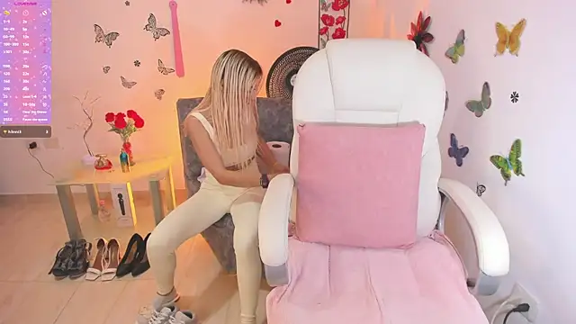 Snapshot of melody_starr chatting on 01.14.25 melody starr online show from 01.14.25