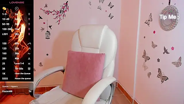 Snapshot of melody_starr chatting on 10.19.25 melody starr online show from 10.19.25