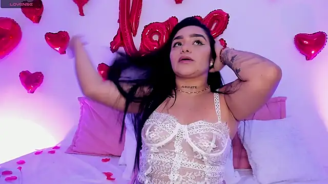 Snapshot of Sofi-James chatting on 02.13.25 Sofi-James online show from 02.13.25