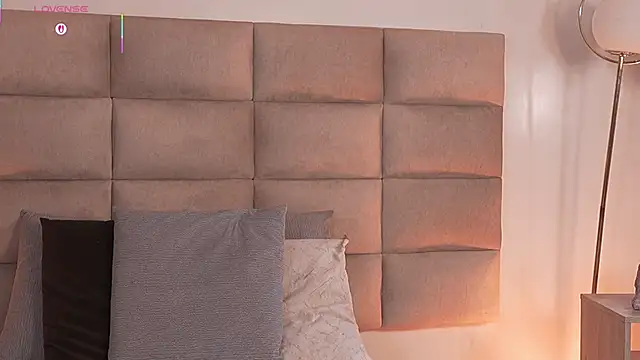 Snapshot of emma_brooks1 chatting on 10.17.25 emma brooks1 online show from 10.17.25