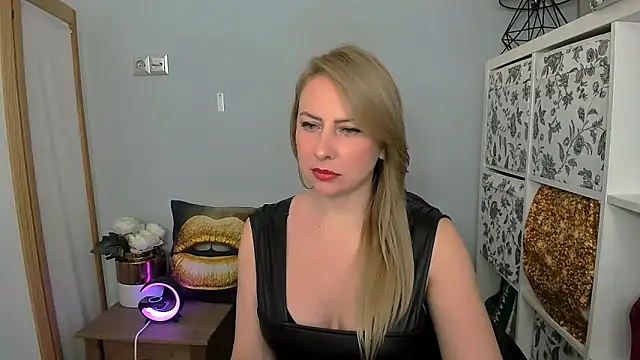 Snapshot of LatoyaRose chatting on 01.12.25 LatoyaRose online show from 01.12.25