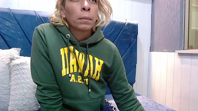 Snapshot of NathaliaSmith3x chatting on 10.13.25 NathaliaSmith3x online show from 10.13.25