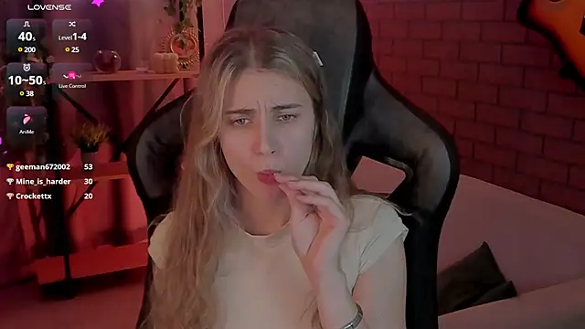 EllieCutes online show from 12.22.24