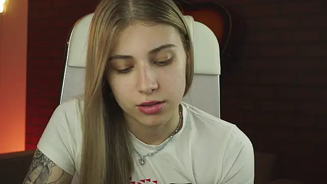 EllieCutes online show from 10.10.25