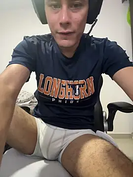 Snapshot of Huge_latin_cock chatting on 04.20.26 Huge latin cock online show from 04.20.26
