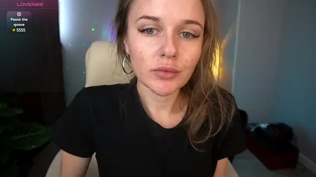 MaribelRiverr  online show from 12.13.24