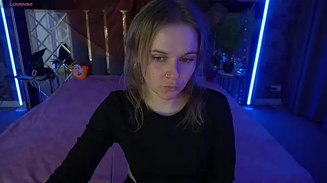 MaribelRiverr  online show from 10.27.25