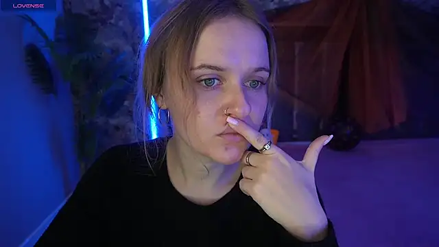 MaribelRiverr  online show from 10.28.25