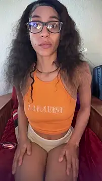 Snapshot of Honeydipp73 chatting on 10.20.25 Honeydipp73 online show from 10.20.25