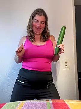 Snapshot of Lombada chatting on 09.24.25 Lombada online show from 09.24.25