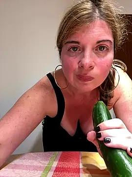 Snapshot of Lombada chatting on 09.28.25 Lombada online show from 09.28.25