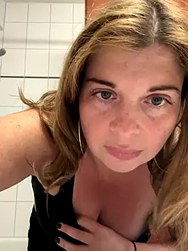 Snapshot of Lombada chatting on 10.01.25 Lombada online show from 10.01.25