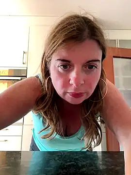 Snapshot of Lombada chatting on 10.02.25 Lombada online show from 10.02.25