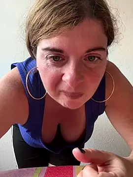 Snapshot of Lombada chatting on 10.05.25 Lombada online show from 10.05.25