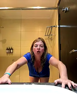 Snapshot of Lombada chatting on 10.11.25 Lombada online show from 10.11.25