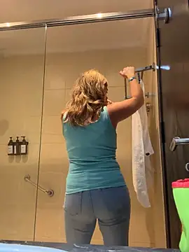 Snapshot of Lombada chatting on 10.13.25 Lombada online show from 10.13.25