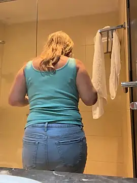 Snapshot of Lombada chatting on 10.14.25 Lombada online show from 10.14.25