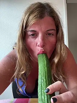 Snapshot of Lombada chatting on 10.21.25 Lombada online show from 10.21.25