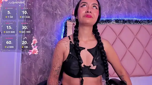 AntonellaQueenn online show from 12.21.24