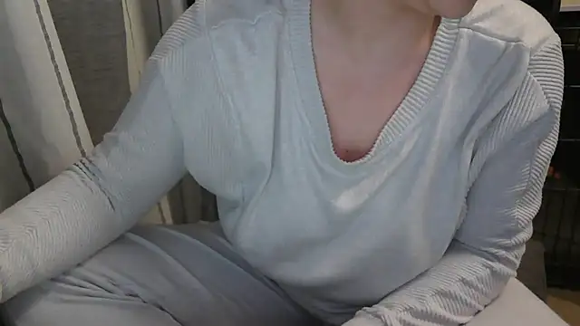 LaRa forU online show from 02.08.25