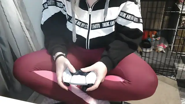 LaRa forU online show from 02.10.25