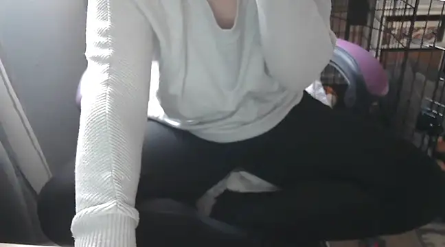 LaRa forU online show from 02.25.25