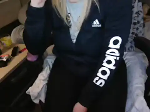 LaRa forU online show from 03.13.25