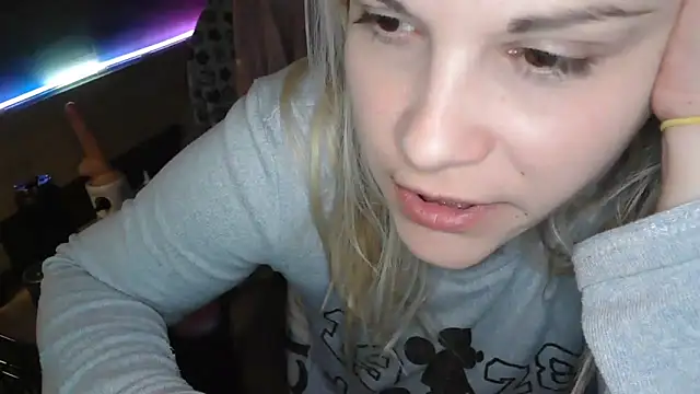 LaRa forU online show from 03.22.25